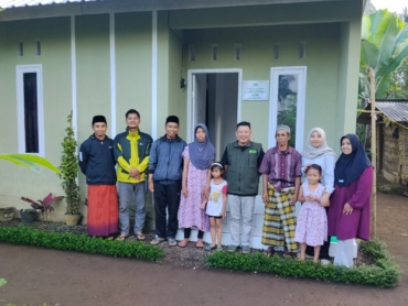 Amaq Mukminah Penerima Bantuan renovasi rumah