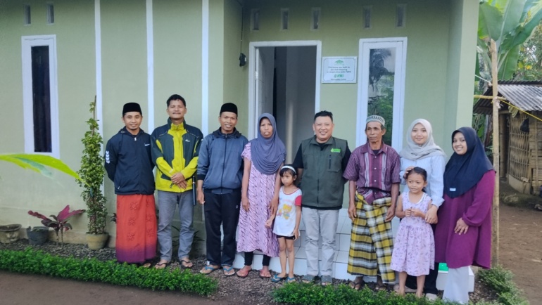 Amaq Mukminah Penerima Bantuan renovasi rumah